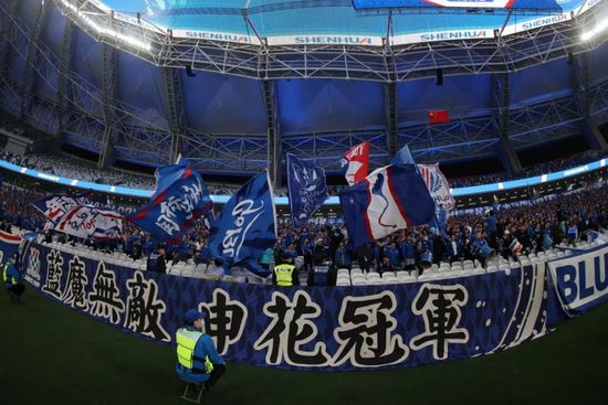 勒沃库森队内多名球员发挥出色，表现亮眼↓22岁博尼法斯：身价4000万欧，各项赛事23场16球8助，德甲10球7助20岁维尔茨：身价1亿欧，各项赛事23场8球12助，德甲5球7助23岁弗林蓬：身价5000万欧，各项赛事22场7球10助，德甲5球7助28岁格里马尔多：身价3500万欧，各项赛事24场9球7助，德甲7球6助